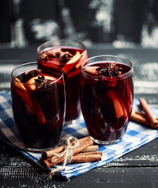 Mulled wine wedding drinks