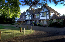 Little Silver Country Hotel 8