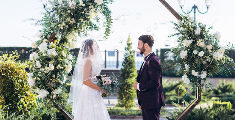 modern wedding flower arch